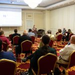 participanți în sală de conferințe, universitatea din bucurești