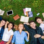 Poză cu studenți- Link către seria de module pentru studenți